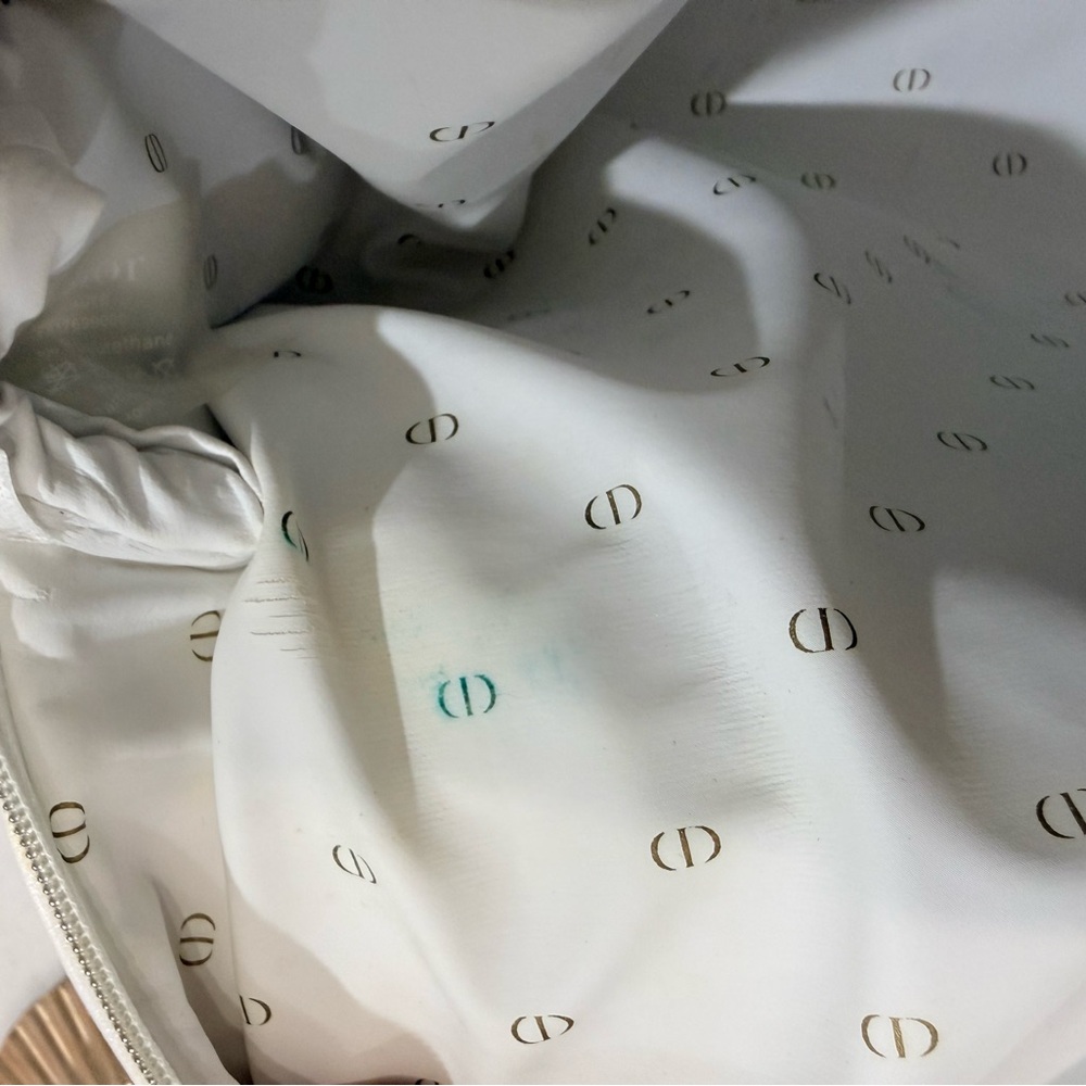 Elegant White Designer Bag with Pearl Strap - Picture 14 of 15